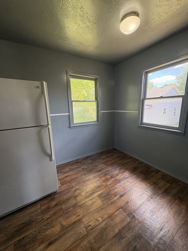 Building Photo - 522 S Stonewall Ave