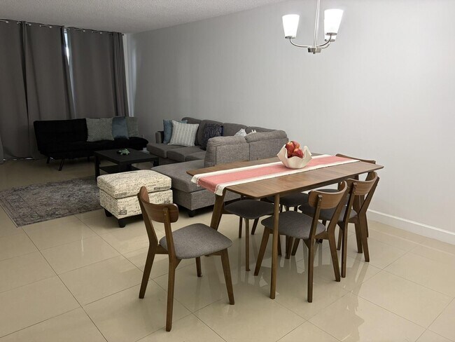 Foto del edificio - 2940 N Course Dr