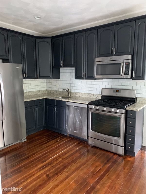 Building Photo - 3 br, 1.5 bath Apartment - 14 Hazard Ave