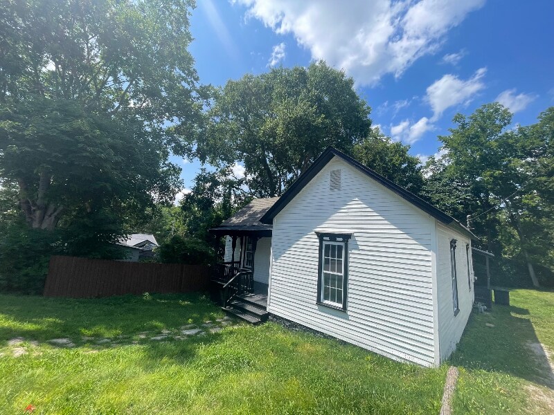 Foto principal - 412 W 12th St