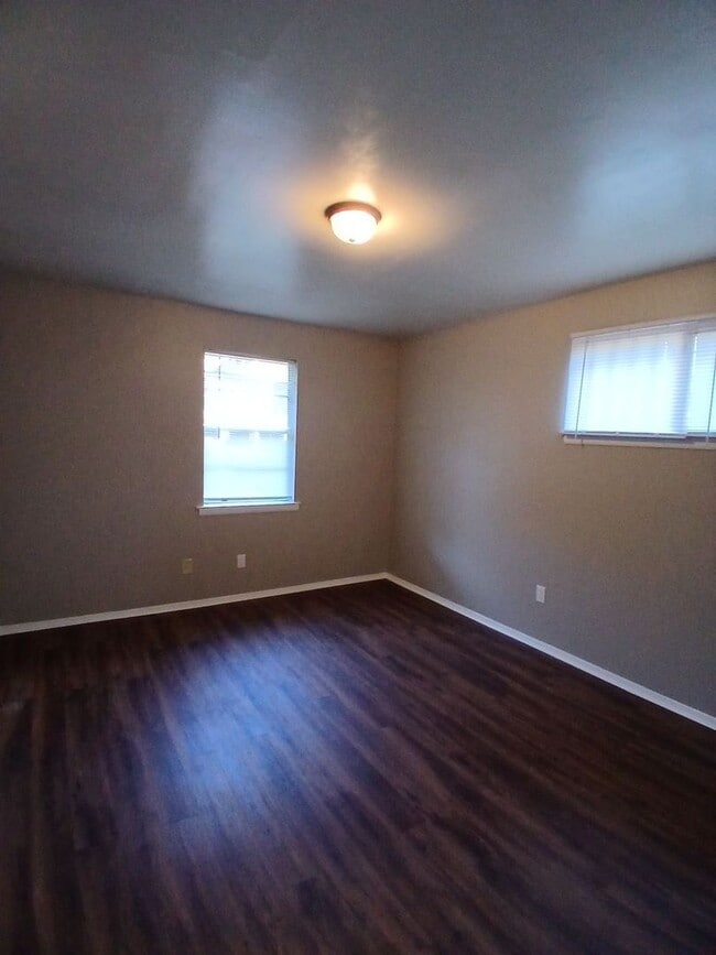 Building Photo - Fully Renovated 2 Bedroom 1 Bath Duplex | Open To Section 8 - $99 Move In Special