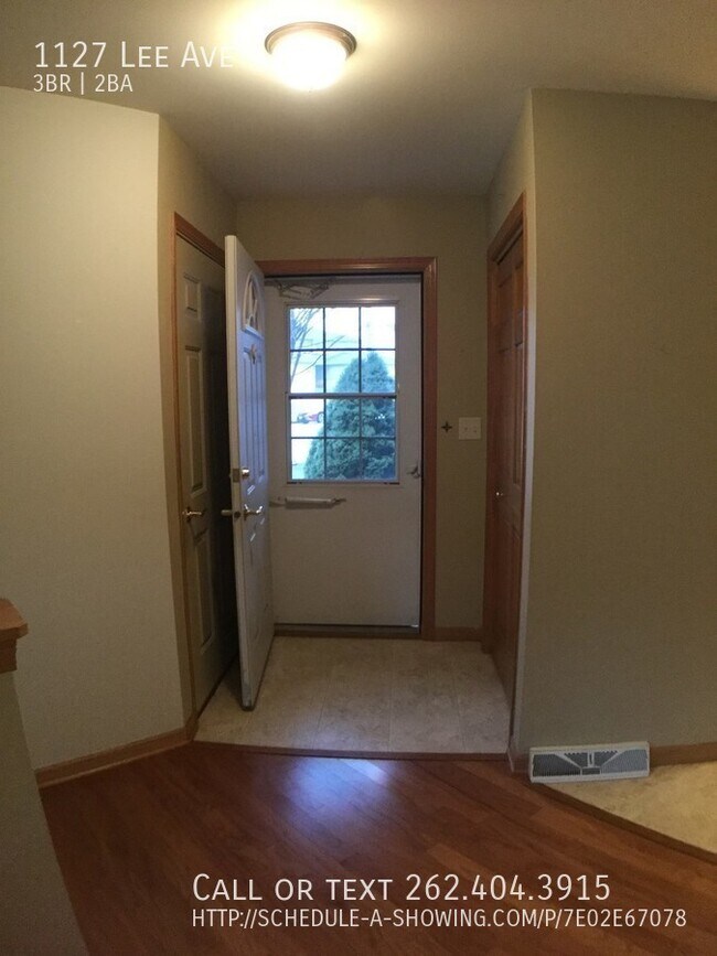 Building Photo - Spacious 3 Bedroom Condo