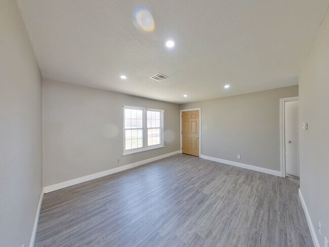 Foto del edificio - 1921 N Garland St