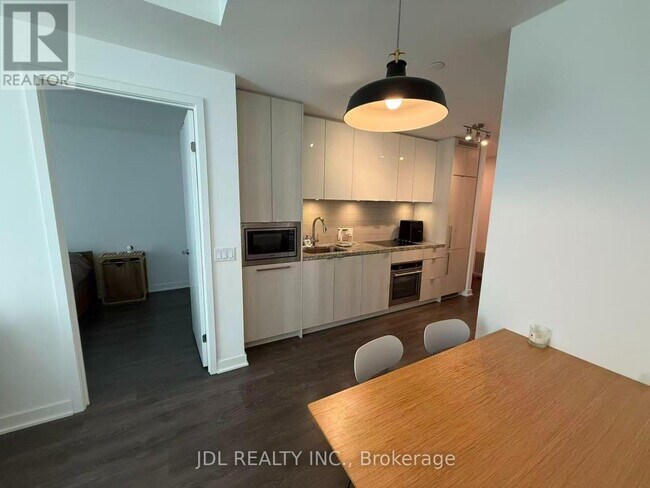 Building Photo - 125 Blue Jays Way
