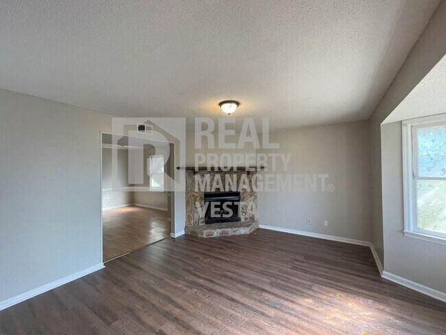 Building Photo - Two Bedroom North Macon Townhouse