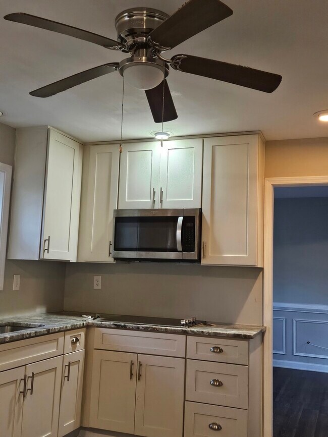 Foto del edificio - 2325 Tarian Dr