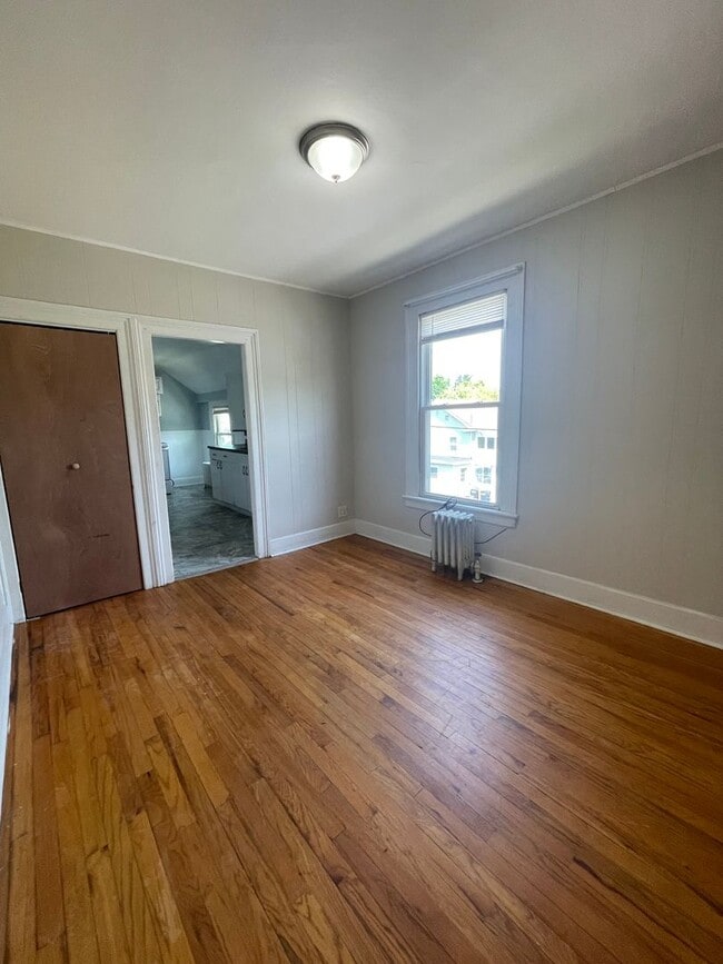 Building Photo - Comfortable, pet-friendly 2-Bedroom Second-Floor Apartment – Pittsfield, $1350