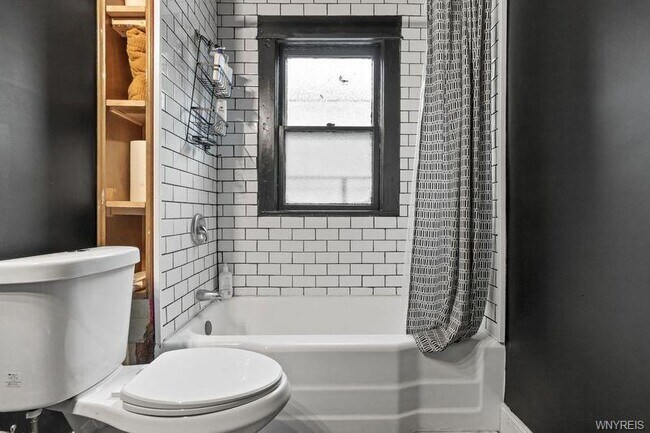 Building Photo - 877 Hertel Ave