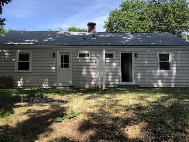 Building Photo - 38 Elmhurst Cir