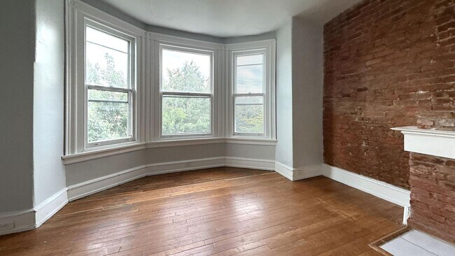 Foto del edificio - 441 E Walnut Ln