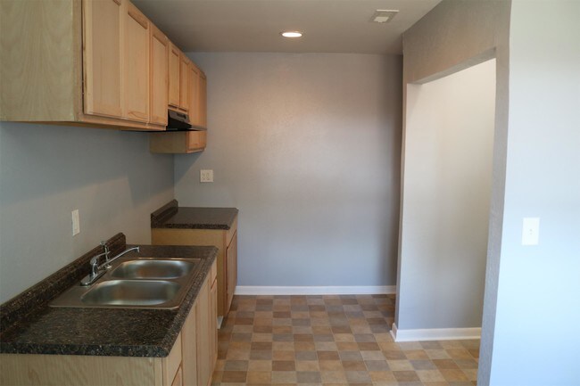 Building Photo - 3131 Butterfield Dr