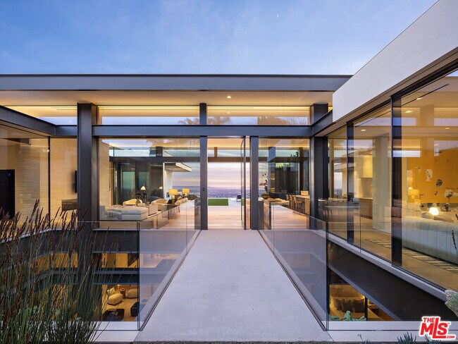 Foto del edificio - 9006 Thrasher Ave