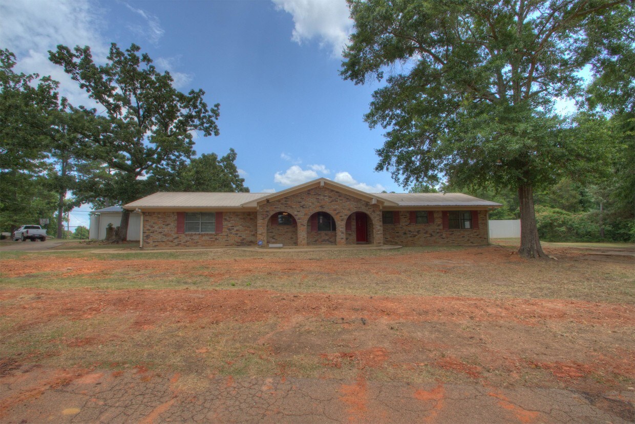Primary Photo - 301 Clements Rd