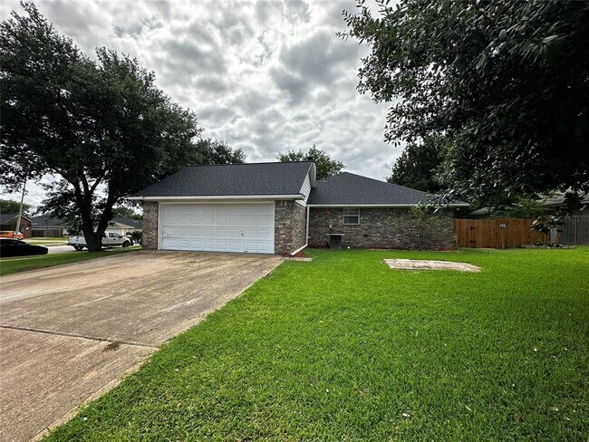 Foto del edificio - 1400 Prairie Dr