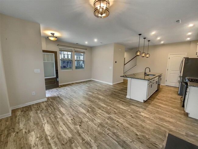 Building Photo - 11052 Chalkbark Ln