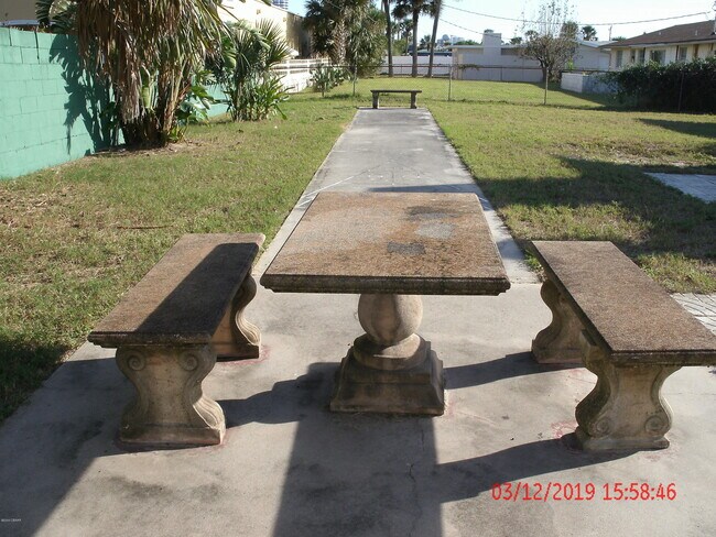 Building Photo - 2539 Coral Way E