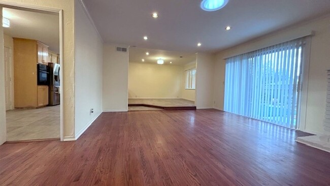 Foto del edificio - OUTSTANDING - CLEAN - CONVENIENT LOCATION