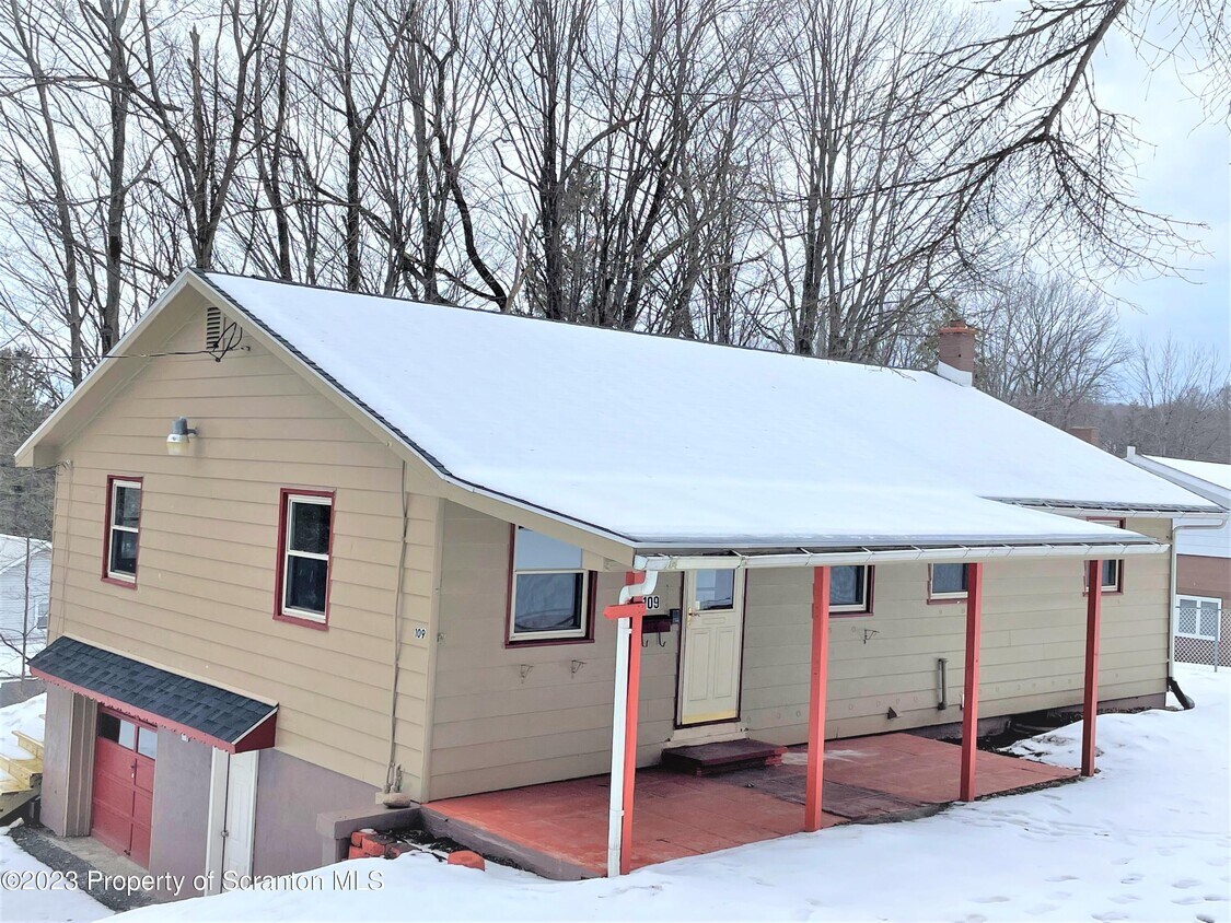 Primary Photo - 109 Laurel St