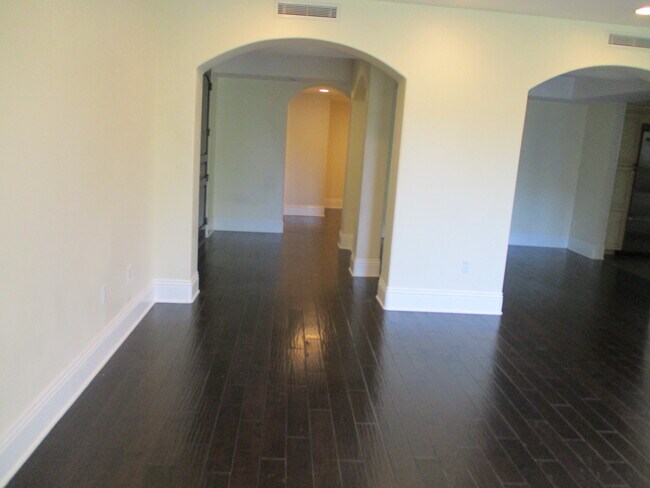 Building Photo - 11715 Chenault St