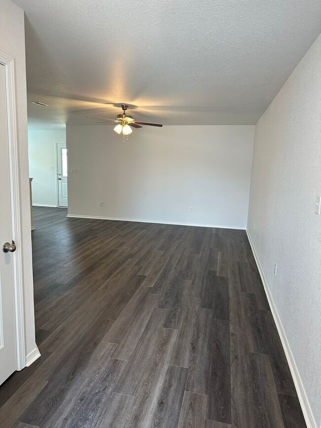 Foto del edificio - *$99 Move-In SPECIAL* BRAND NEW Three Bedr...