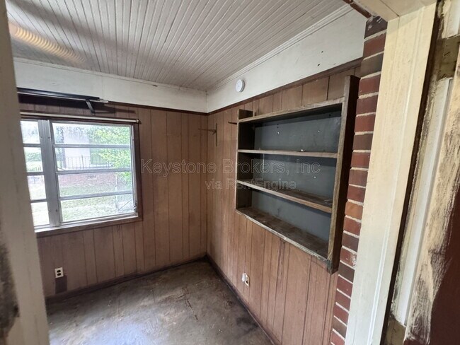 Building Photo - 2106 Knightsbridge Rd