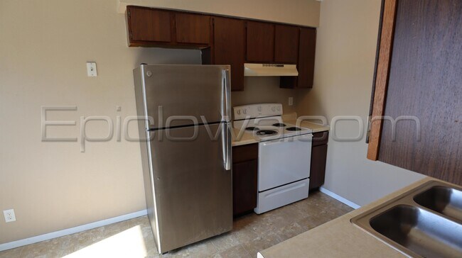 Building Photo - 1236 O Ave Pl NE