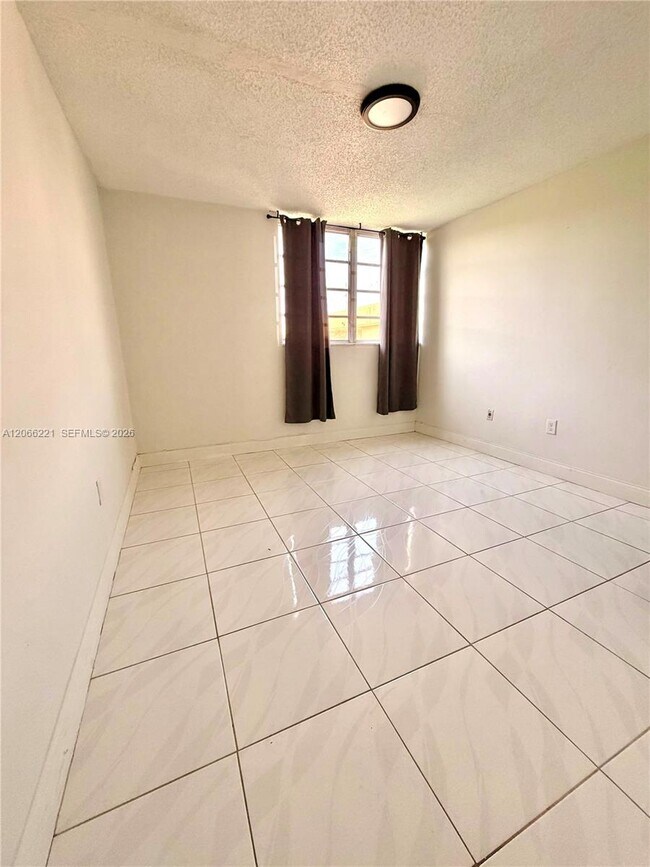 Building Photo - 840 NW 87th Ave