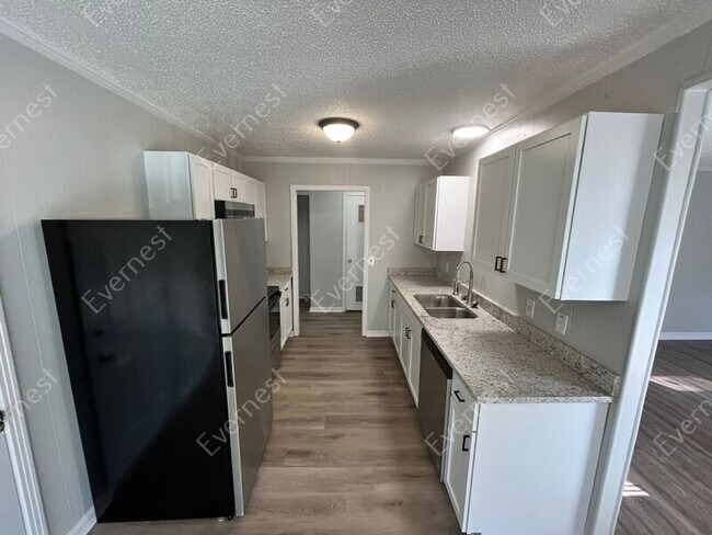 Foto del edificio - 35 Benzing Rd