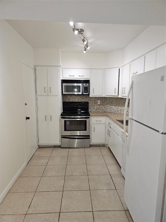 Foto del edificio - 500 Bayview Dr