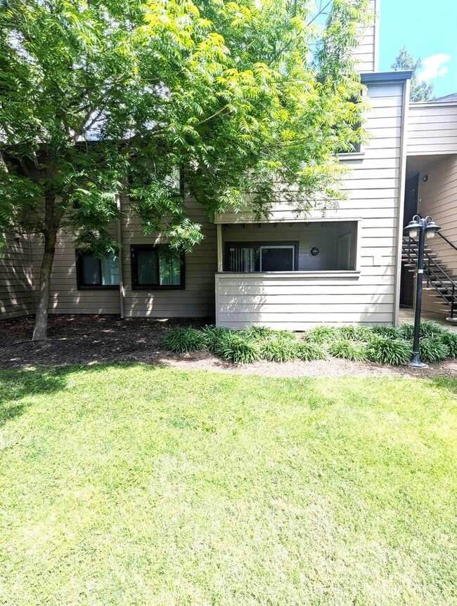 Building Photo - 3715 TALLYHO Dr