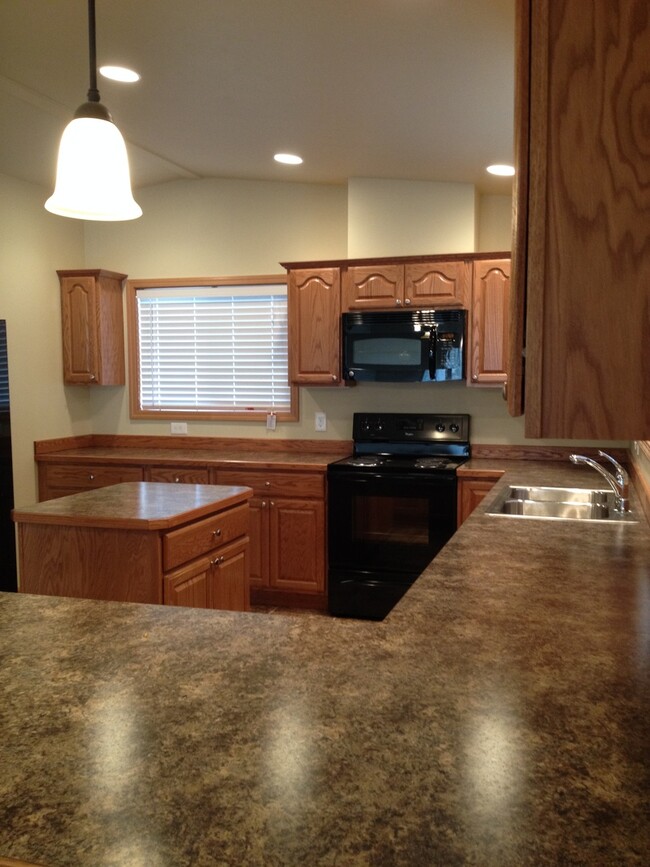 Building Photo - 3 Bed/2 Bath Home with Columbia River & Mt...