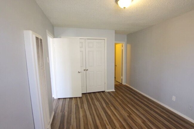 Building Photo - 1058 Poplar Ave