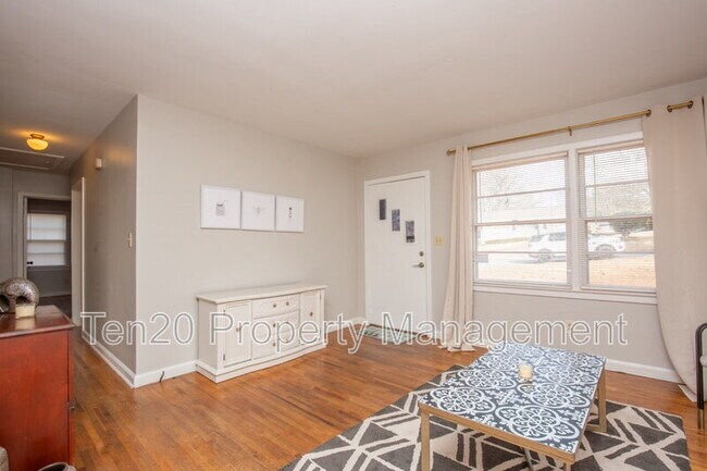 Foto del edificio - 4264 Yates Dr
