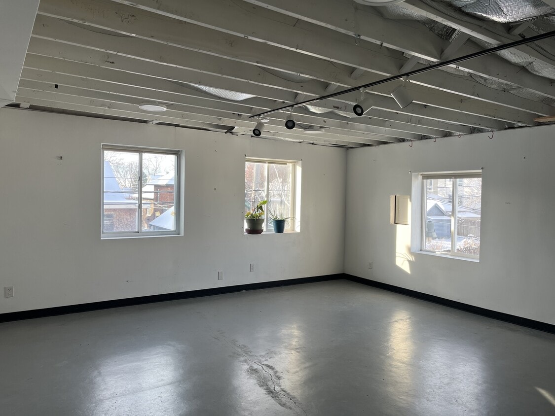 Photo - 5701 NW Radial Hwy (Omaha, NE)