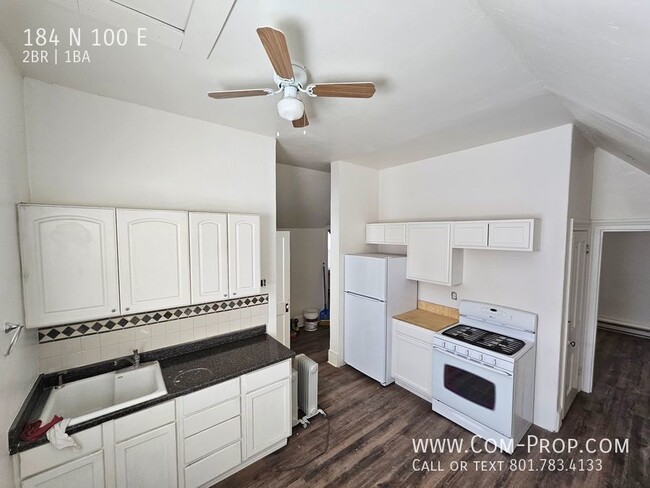 Building Photo - 1 Week Free Rent!  Fully Remodeled 2 Bed/1...