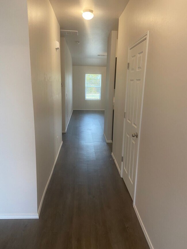 Building Photo - *Pre-leasing* Three Bedroom | Two Bathroom...