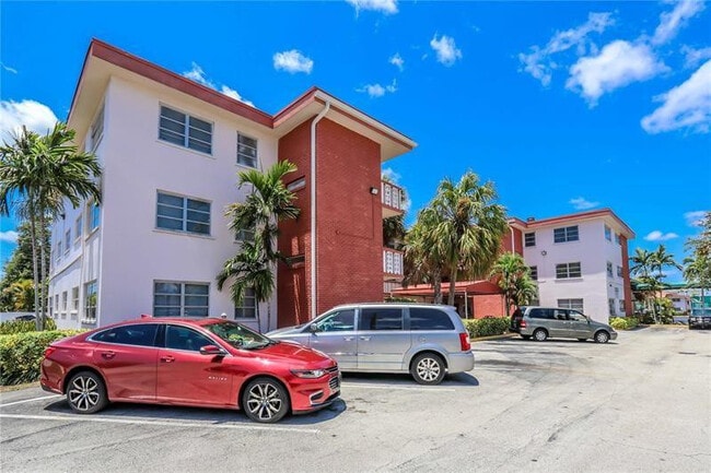 Building Photo - 4800 Hollywood Blvd