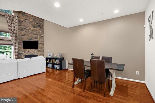 Building Photo - 4749 Thistle Hill Dr