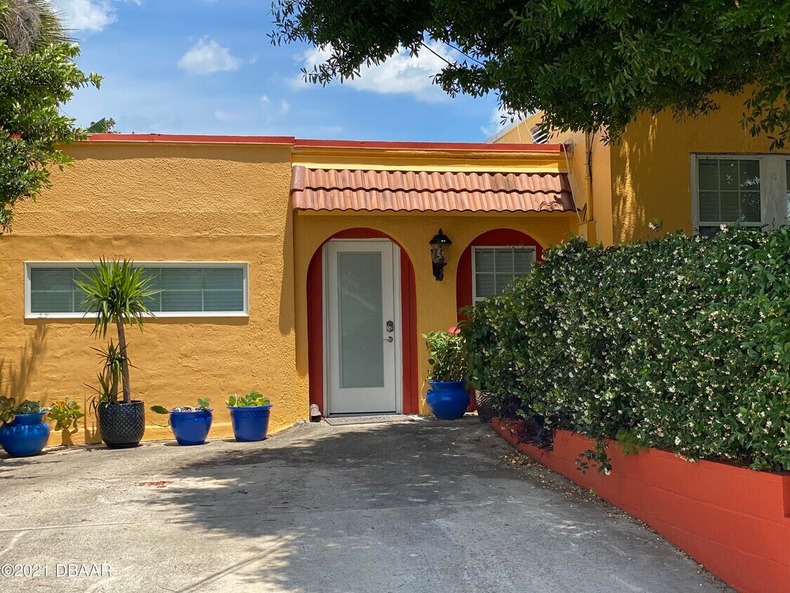 Foto principal - 726 N Peninsula Dr