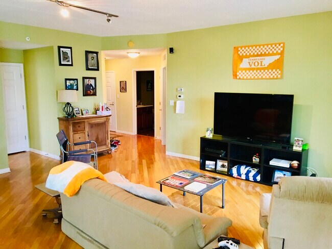 Building Photo - 77 N Quentin Rd