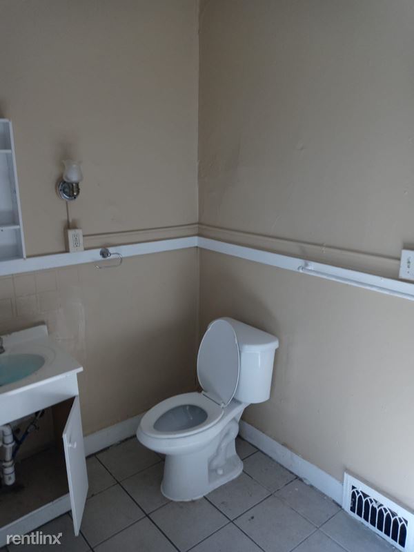 Building Photo - 4 br, 1 bath House - 524 Gifford St