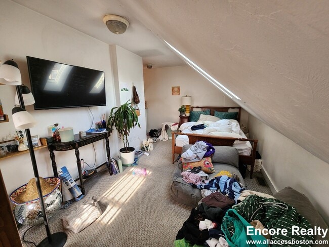 Building Photo - 51 Gardner St