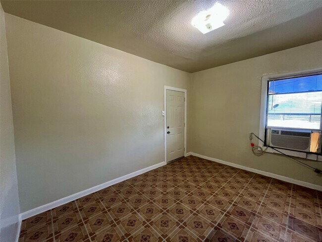 Foto del edificio - 2705 Lorraine St