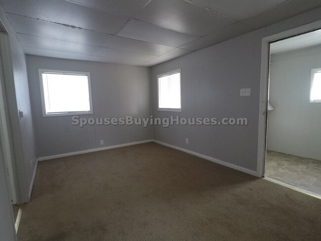 Building Photo - 122 W Southern Ave