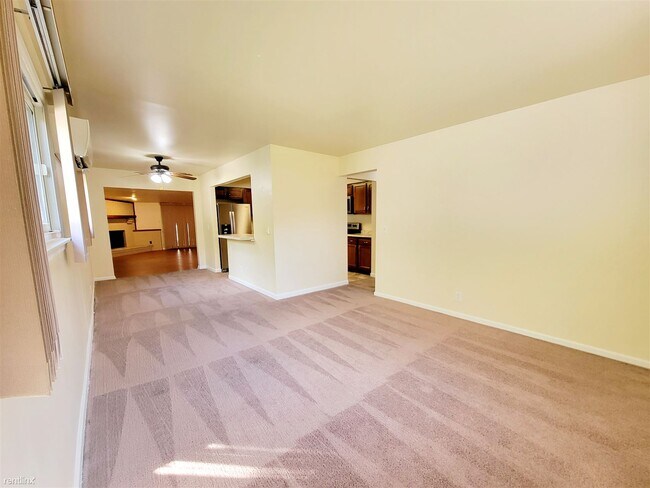 Building Photo - 4 br, 2 bath Duplex - 145 Wyndcrest Court B