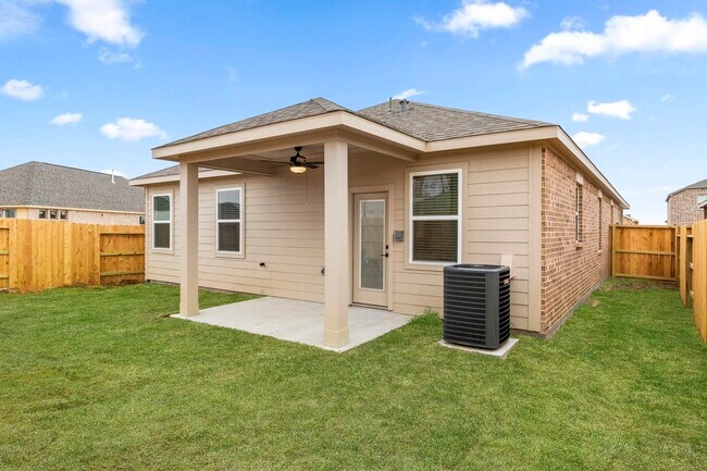 Foto del edificio - 1026 Whispering Winds Dr