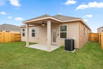 Building Photo - 1026 Whispering Winds Dr