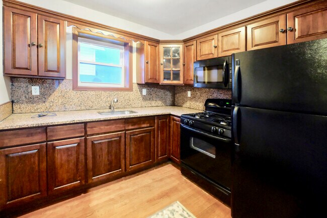 Kitchen - 715 E 37th St