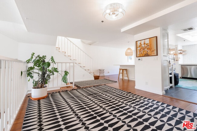 Building Photo - 1001 Figueroa Terrace