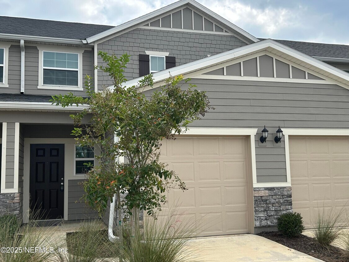 Foto principal - 9798 Fiddleback Ln